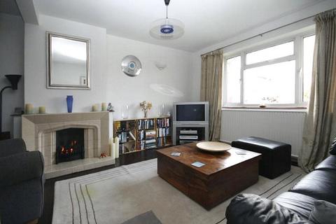 18 Loop Road, Woking, GU22 9BQ