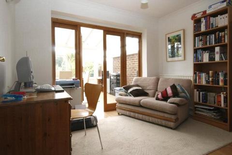 18 Loop Road, Woking, GU22 9BQ