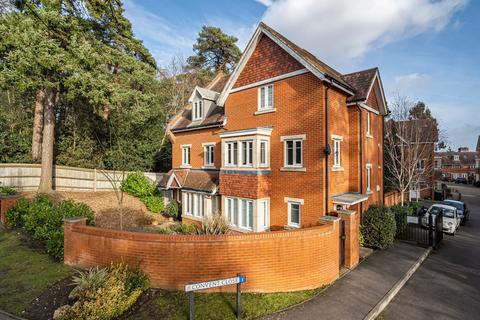2 Convent Close, Woking, GU22 8DS