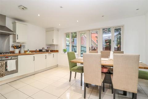 2 Convent Close, Woking, GU22 8DS