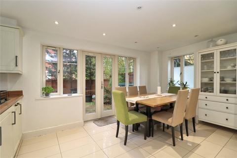 2 Convent Close, Woking, GU22 8DS