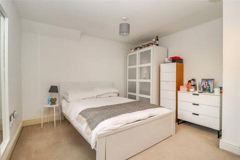2 Convent Close, Woking, GU22 8DS