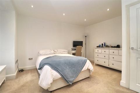 2 Convent Close, Woking, GU22 8DS