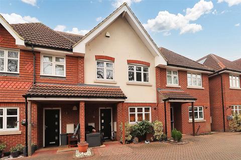 2 Cricketers Close, Woking, GU22 9LA