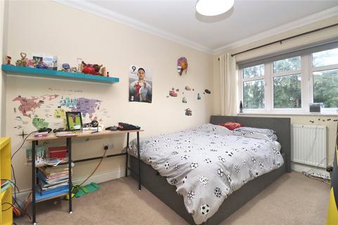 2 Cricketers Close, Woking, GU22 9LA