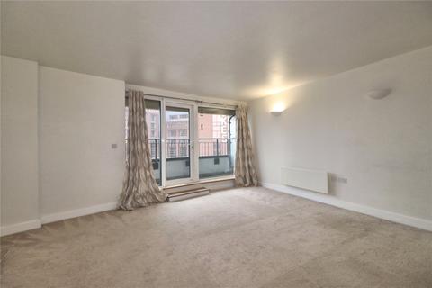 2 bedroom flat for sale, Stanley Road, Woking GU21
