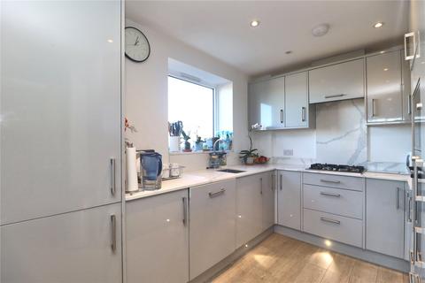 2 bedroom flat for sale, Vrandar Court, Woking GU21