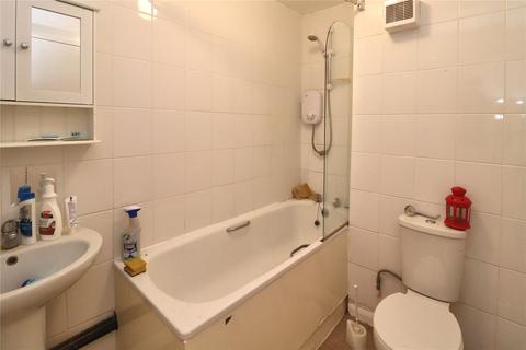 2 bedroom flat for sale, Woking, Surrey GU22