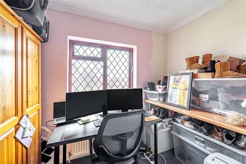 22 Apers Avenue, Woking, GU22 9NB