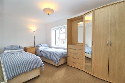 2 bedroom flat for sale, Alexander House, Woking GU22