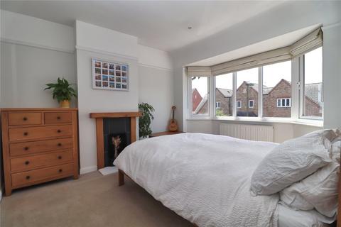 66 Rydens Way, Woking, GU22 9DN