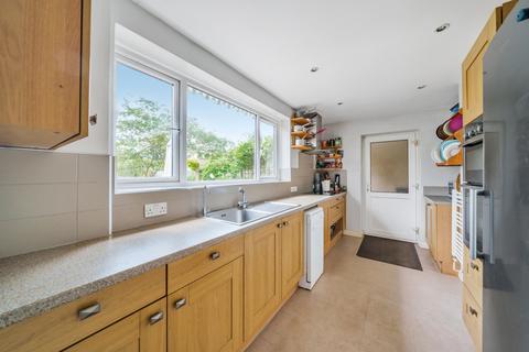 15 Egley Road, Woking, GU22 0AX