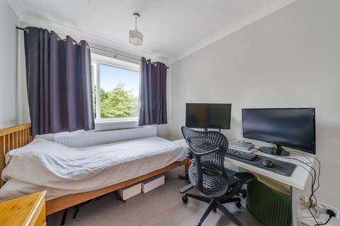 15 Egley Road, Woking, GU22 0AX