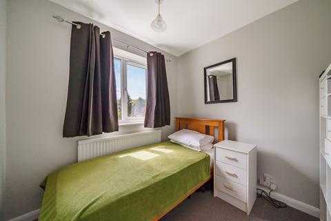 15 Egley Road, Woking, GU22 0AX