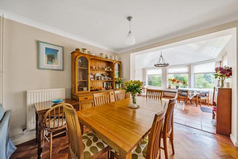 15 Egley Road, Woking, GU22 0AX