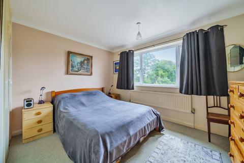 15 Egley Road, Woking, GU22 0AX