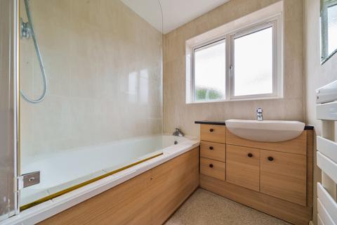 15 Egley Road, Woking, GU22 0AX