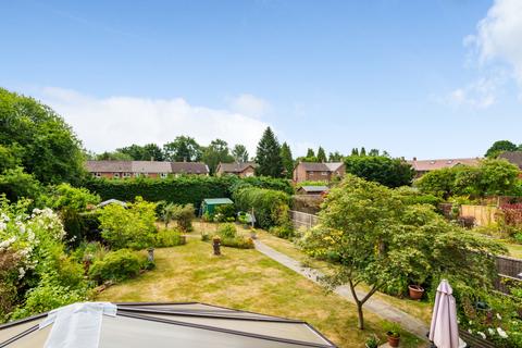 15 Egley Road, Woking, GU22 0AX