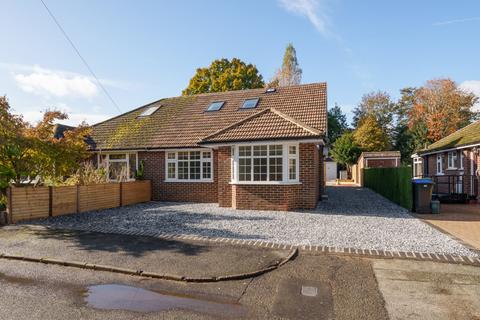 10 Poundfield Gardens, Woking, GU22 8JP
