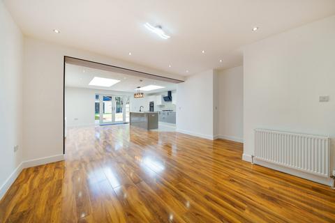 10 Poundfield Gardens, Woking, GU22 8JP