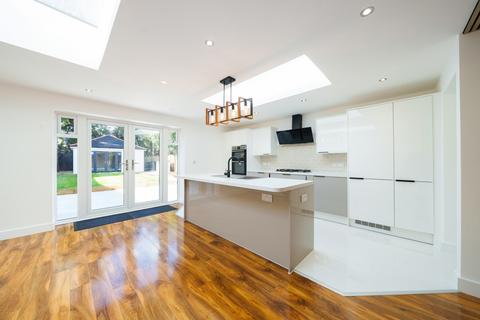 10 Poundfield Gardens, Woking, GU22 8JP