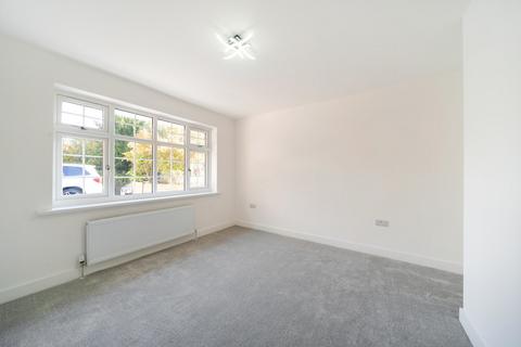 10 Poundfield Gardens, Woking, GU22 8JP