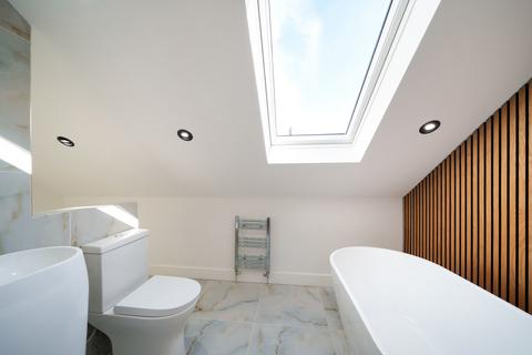 10 Poundfield Gardens, Woking, GU22 8JP