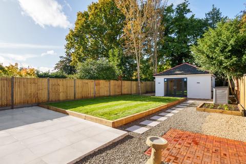 10 Poundfield Gardens, Woking, GU22 8JP
