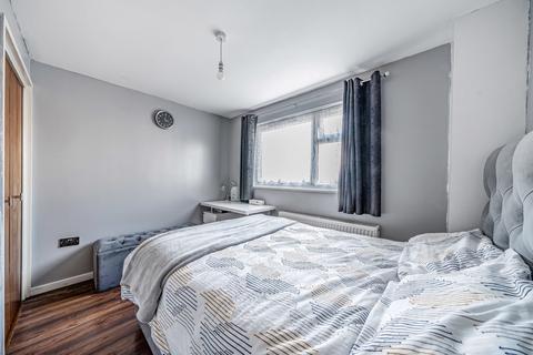 6 Goldsmiths Close, Woking, GU21 3HF