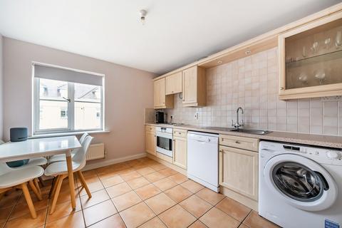 2 bedroom flat for sale, Century Court, Woking GU21