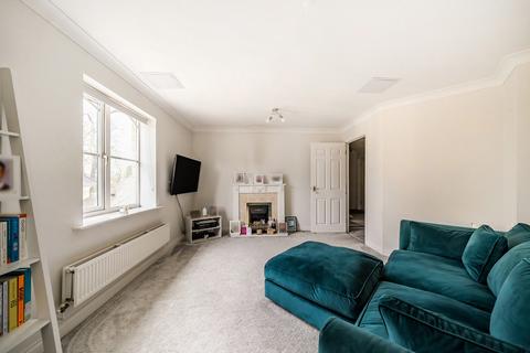 2 bedroom flat for sale, Century Court, Woking GU21