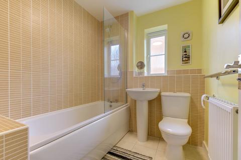 5 Fairweather Close, Redditch, B97 6LE