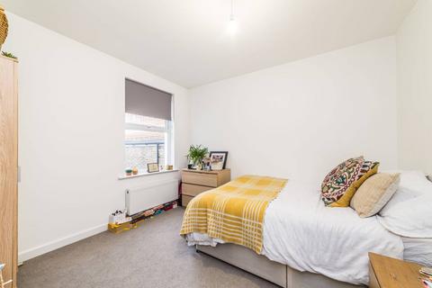 4 bedroom flat to rent, Elm Terrace, Hampstead, London, NW3