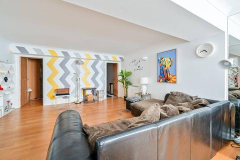 1 bedroom flat to rent, Grange Yard, Southwark, London, SE1