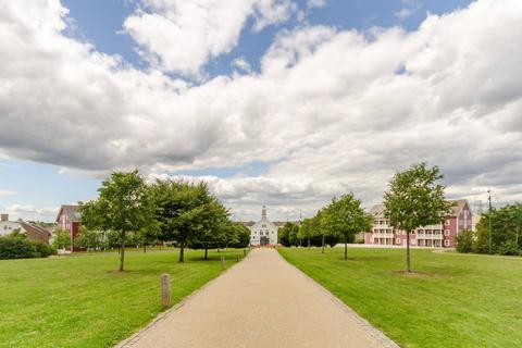 2 bedroom flat for sale, Pondside Avenue, Worcester Park, KT4