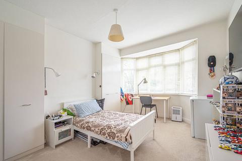 Flat 9, Page Court Page Street, London, NW7 2DY
