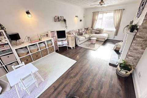 3 bedroom end of terrace house for sale - Hyde Close, Great Sutton