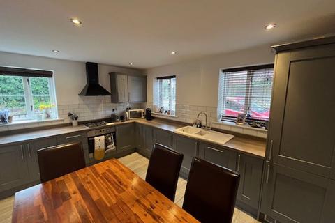 2 bedroom semi-detached house for sale, Grosvenor Gardens, Leeds