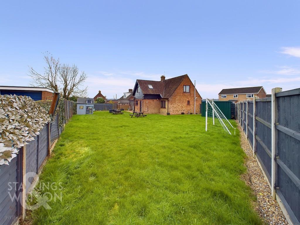 St. Marys Close, Newton Flotman, Norwich 5 bed chalet for sale £350,000