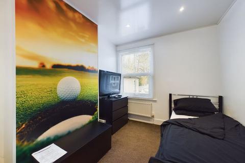 41 Foxon Lane, Caterham, CR3 5SG