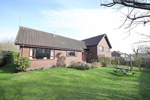 4 bedroom detached house for sale - Forest Close, Newcastle