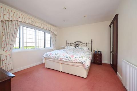 4 bedroom detached house for sale - Forest Close, Newcastle