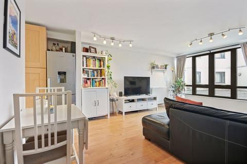 1 bedroom flat for sale, Savoy Court, North Harrow