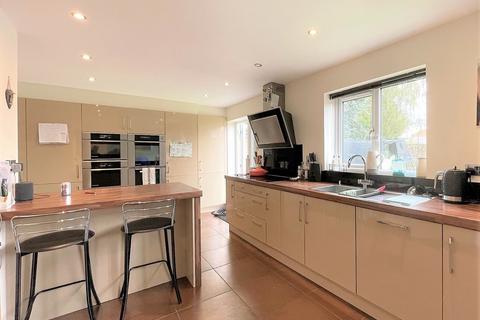 53 Brookfield, Highworth, Swindon, SN6 7HY