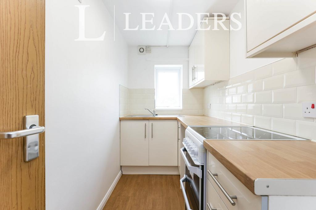 Street, Higham Ferrers, NN10 8JJ 1 bed apartment £700 pcm (£