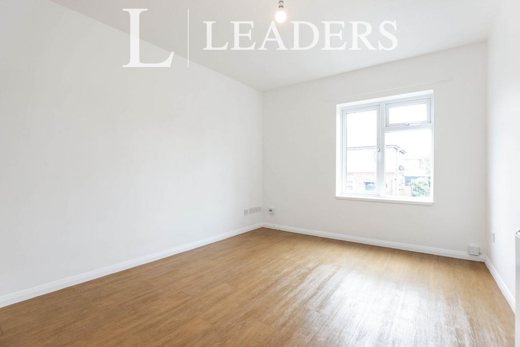 Street, Higham Ferrers, NN10 8JJ 1 bed apartment £700 pcm (£