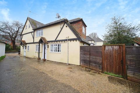 2 bedroom terraced house to rent, Plough Road, Yateley, GU46