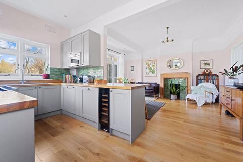 5 Barrow Hedges Way, Carshalton, SM5 3LL
