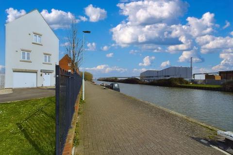 3 bedroom detached house for sale, Quayside Way, Gloucester