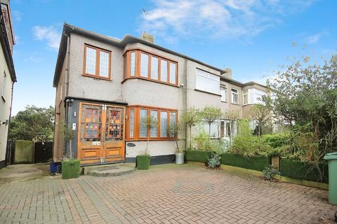3 bedroom semi-detached house to rent, Chigwell Road, Woodford, IG8